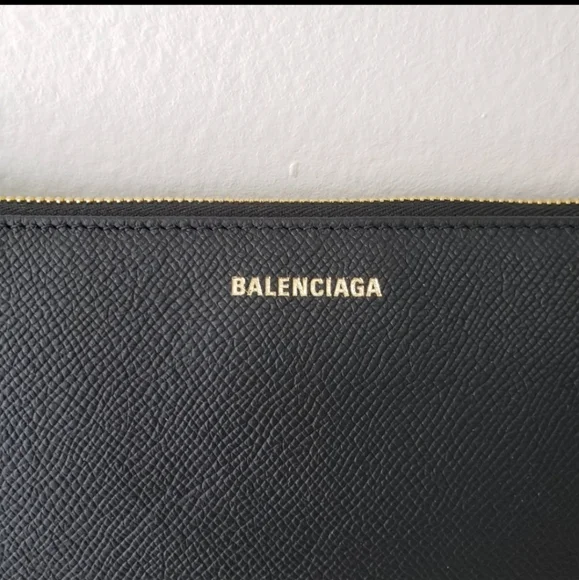 💕HP💕BALENCIAGA Ville Leather Logo Pouch💕 - Picture 6 of 10